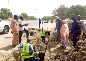 Prévention des inondations : la maire de N’Djaména inspecte les 19 exutoires de drainage d’eau