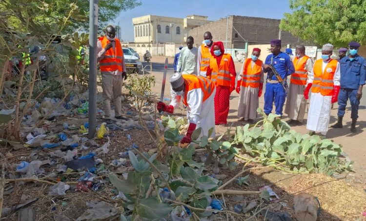 N’Djamena : une opération de désherbage est lancée au 1ᵉʳ arrondissement